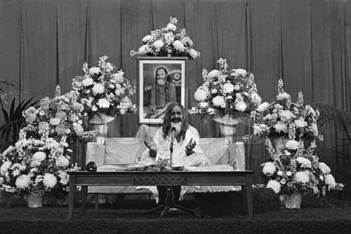 Maharishi during SCI course